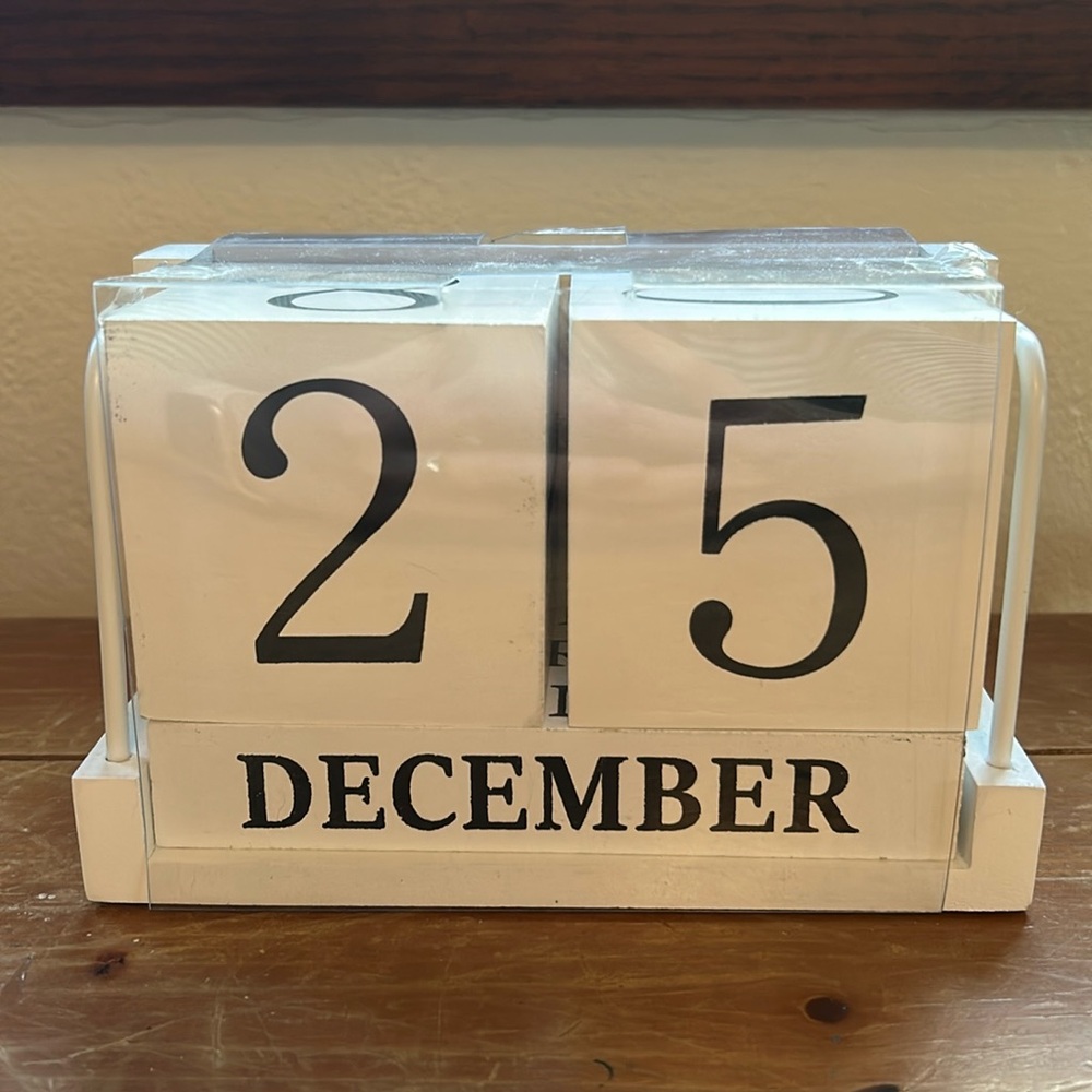 Block Desk Calendar White & Black Contemporary Neutral Design Office & Home NWT